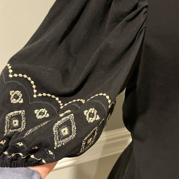 Women's Black Slightly Puffy Short Sleeve Top -  Size Large worn 1 time - Picture 10 of 11